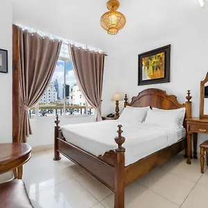 2* Hotel Halo